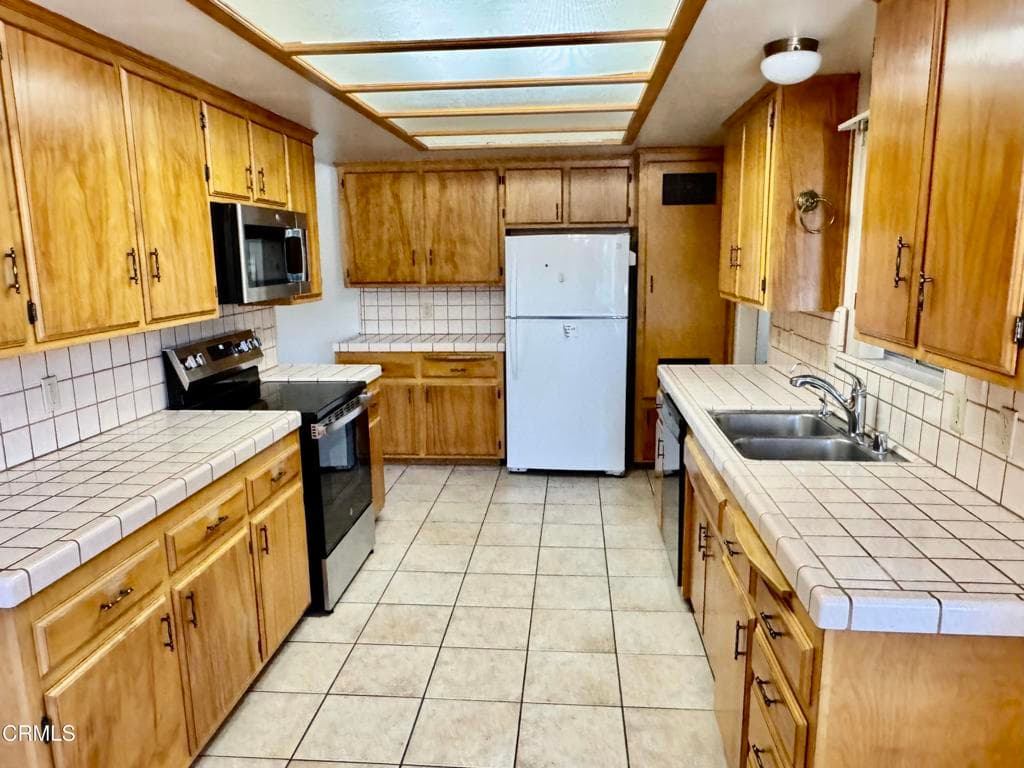 Home at 910 Claraday Street, Glendora — photo 7 of 12