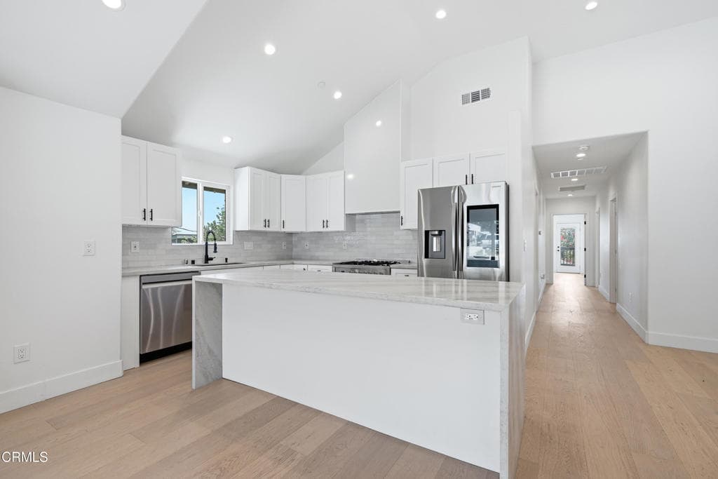 Home at 108 E Grandview Avenue, Sierra Madre — photo 11 of 12