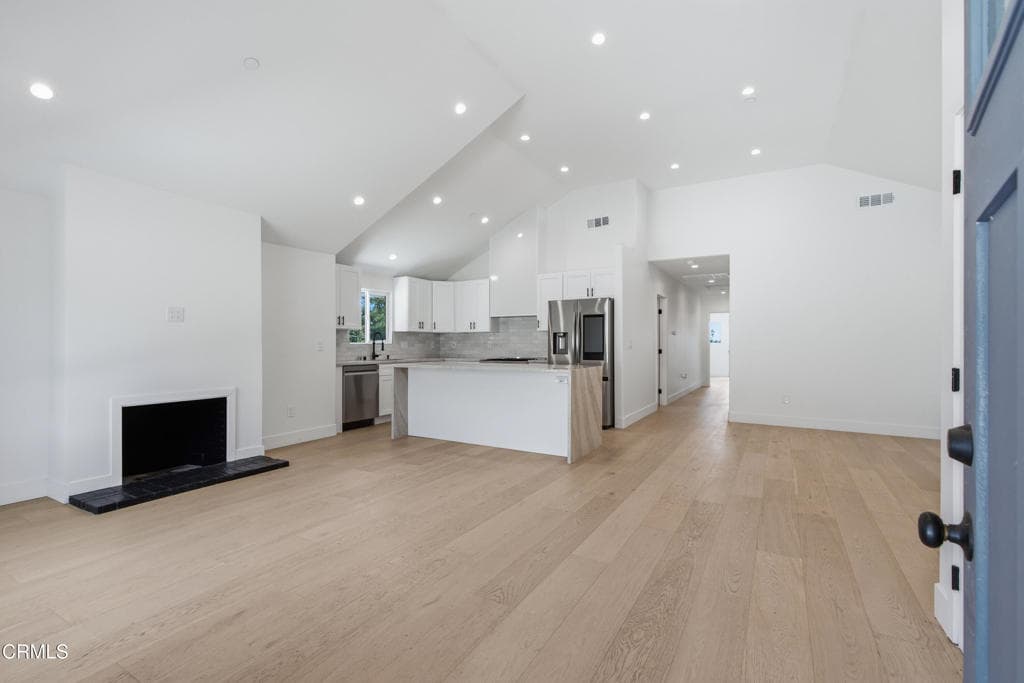 Home at 108 E Grandview Avenue, Sierra Madre — photo 4 of 12
