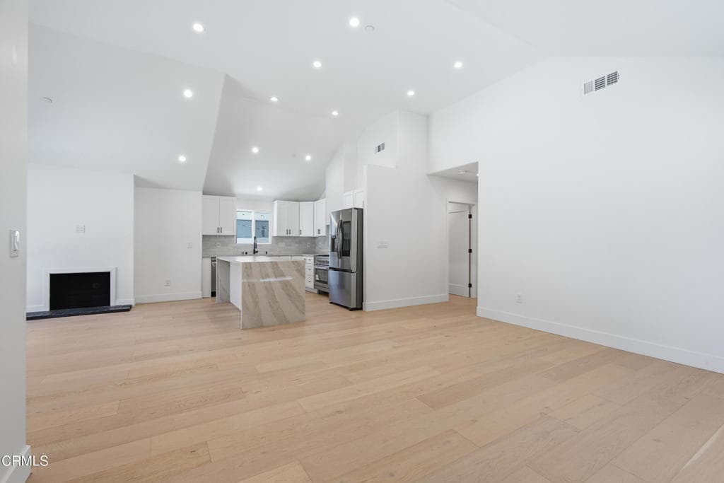 Home at 108 E Grandview Avenue, Sierra Madre — photo 8 of 12