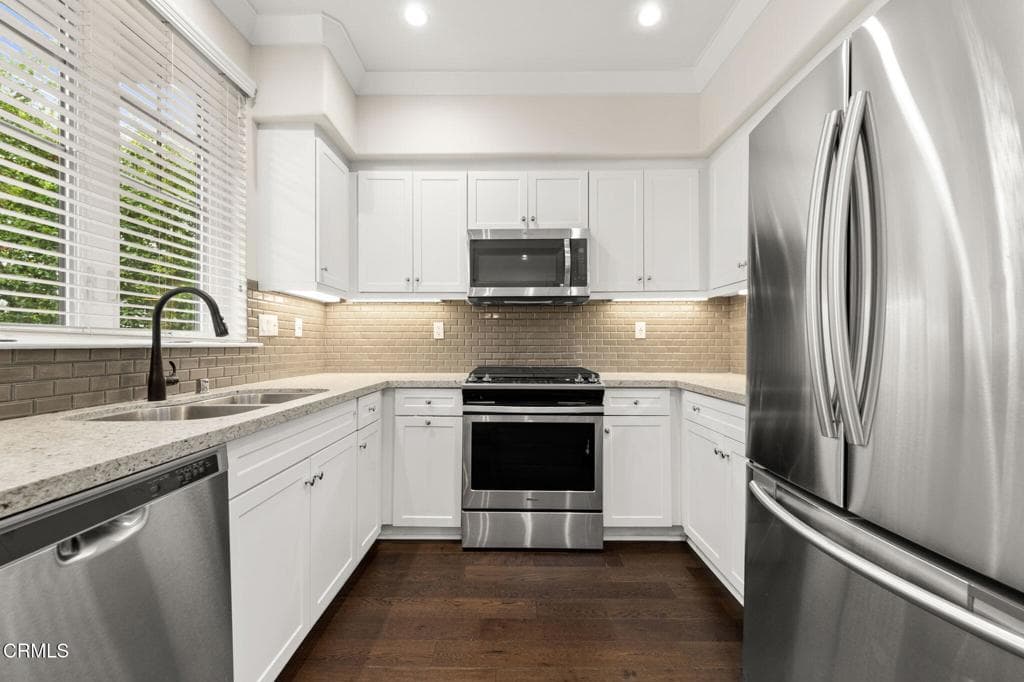 Home at 902 W Colorado Boulevard D, Monrovia — photo 10 of 12
