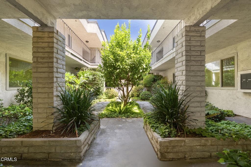 Condo at 555 W Sierra Madre Boulevard I, Sierra Madre — photo 2 of 12
