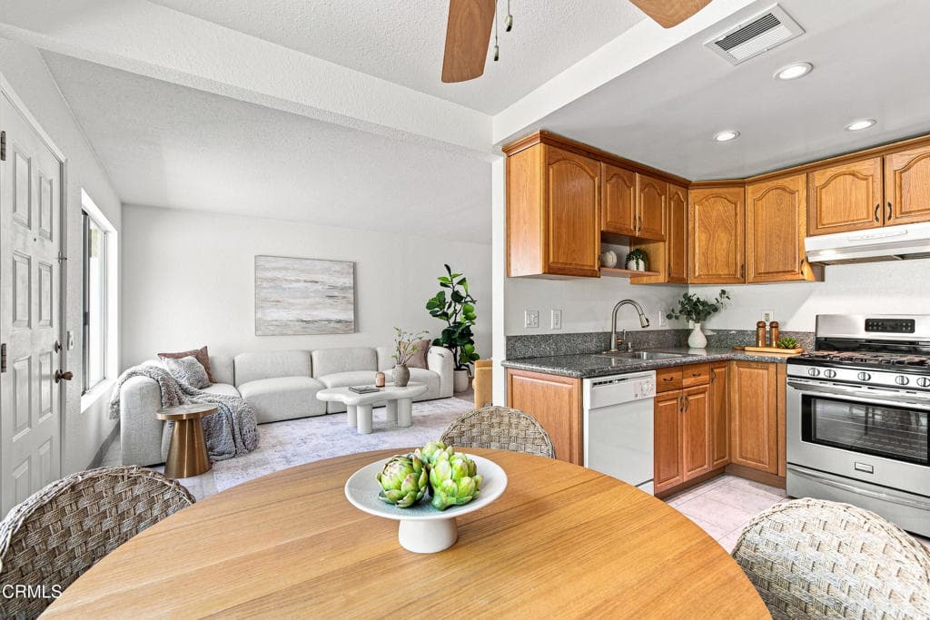 Condo at 859 W 13th Street 2, Azusa — photo 4 of 11