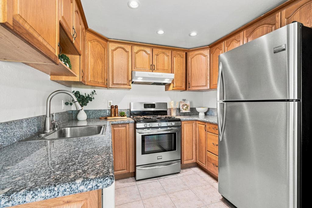 Condo at 859 W 13th Street 2, Azusa — photo 5 of 11