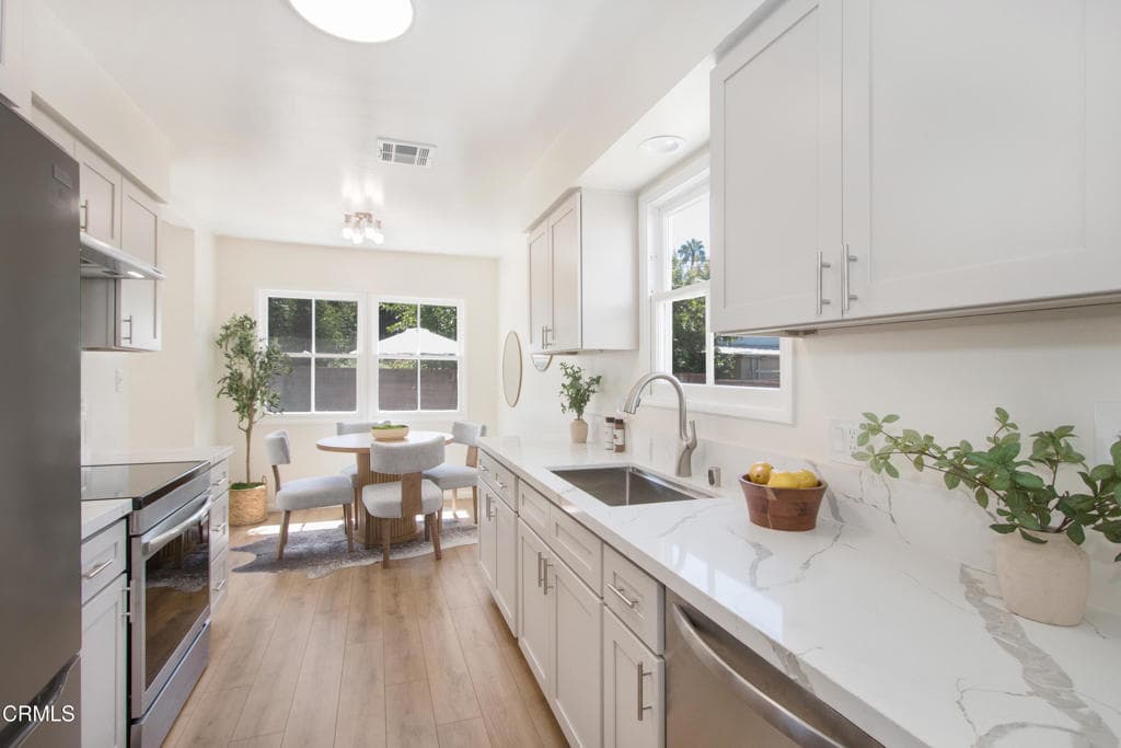Home at 656 N Sunset, La Puente — photo 11 of 12
