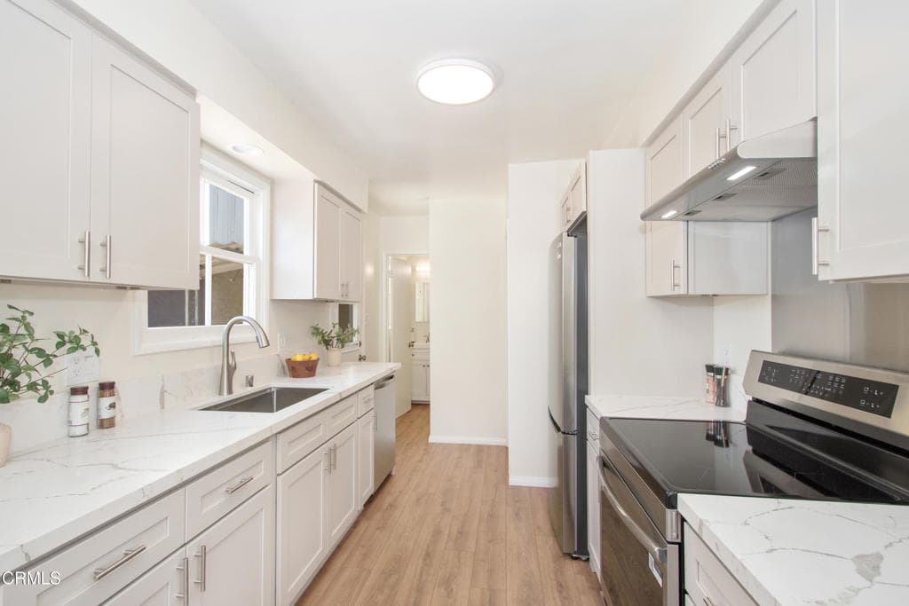 Home at 656 N Sunset, La Puente — photo 10 of 12