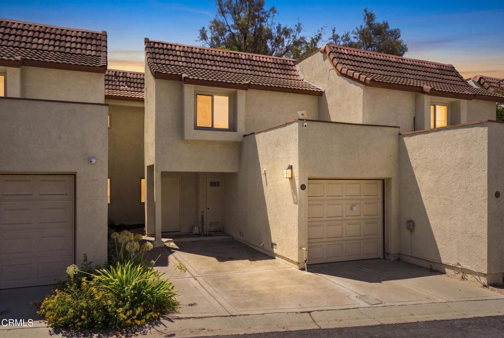 Townhouse at 884 Endicott Drive, Claremont — photo 2 of 12