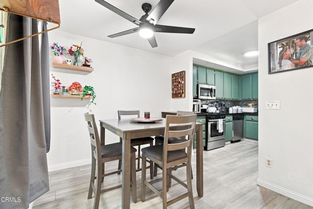 Townhouse at 884 Endicott Drive, Claremont — photo 11 of 12