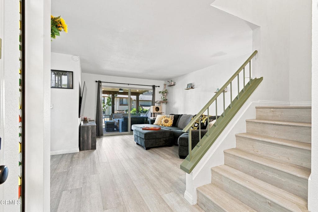 Townhouse at 884 Endicott Drive, Claremont — photo 4 of 12