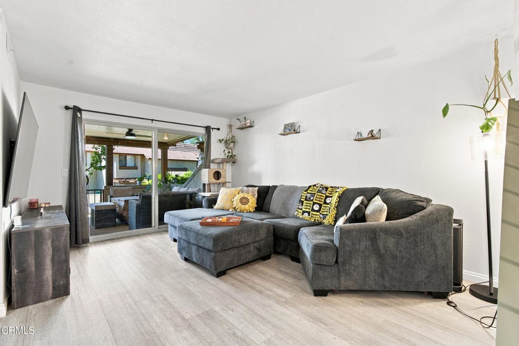 Townhouse at 884 Endicott Drive, Claremont — photo 5 of 12