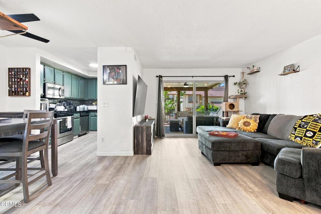 Townhouse at 884 Endicott Drive, Claremont — photo 6 of 12