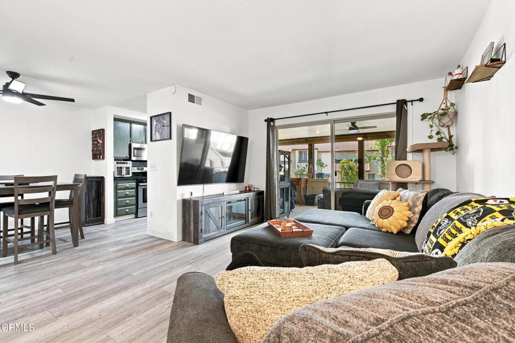 Townhouse at 884 Endicott Drive, Claremont — photo 7 of 12