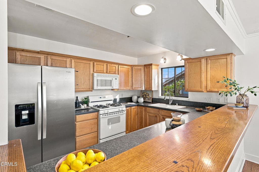 Home at 245 Valle Vista Avenue, Monrovia — photo 6 of 12