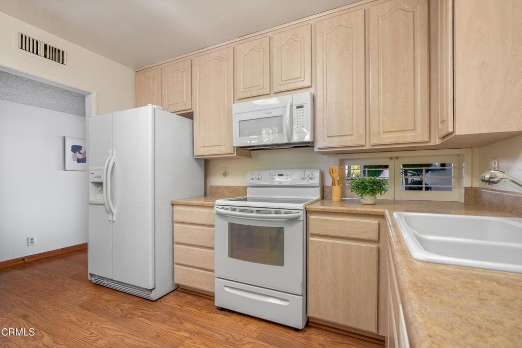 Condo at 530 Fairview Avenue 18, Arcadia — photo 4 of 12