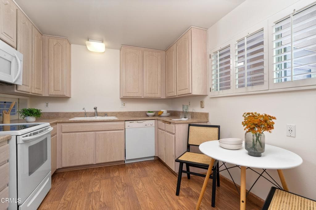 Condo at 530 Fairview Avenue 18, Arcadia — photo 5 of 12