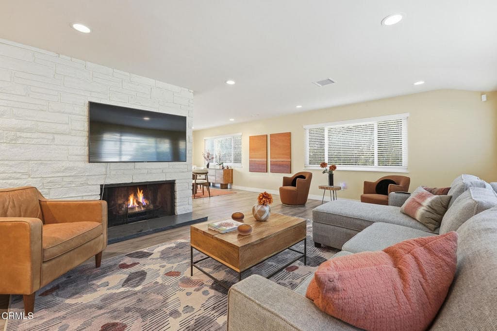 Home at 357 Oakcliff Road, Monrovia — photo 3 of 12