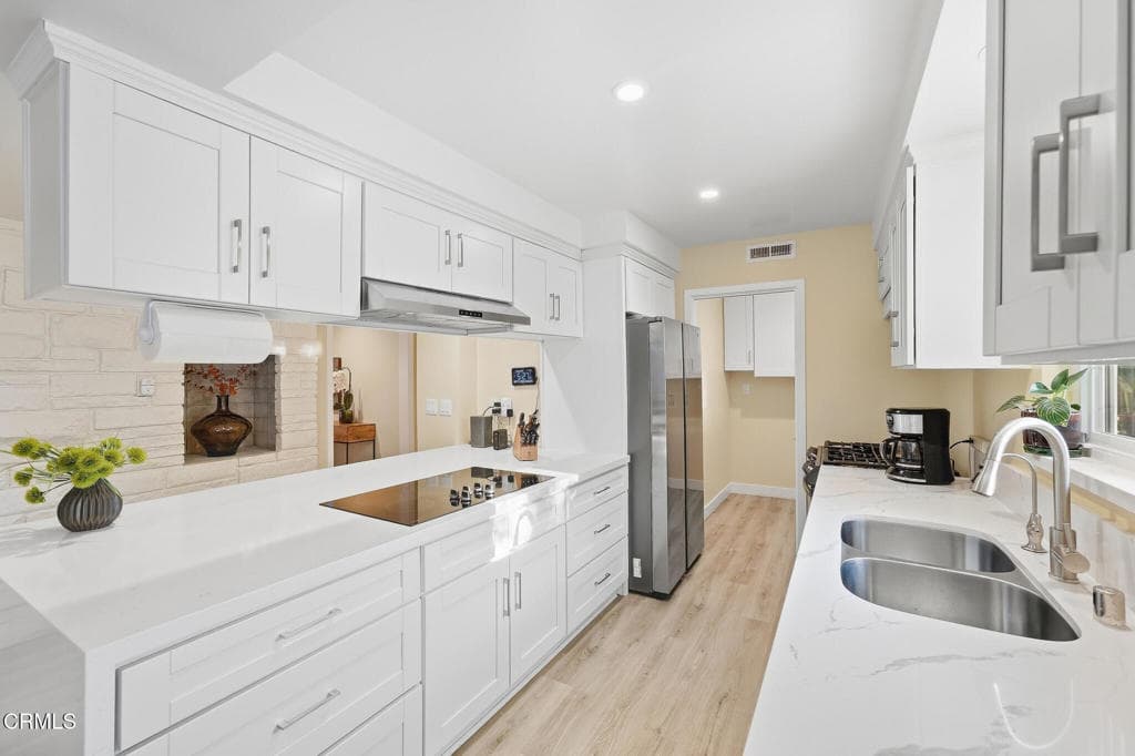 Home at 357 Oakcliff Road, Monrovia — photo 5 of 12
