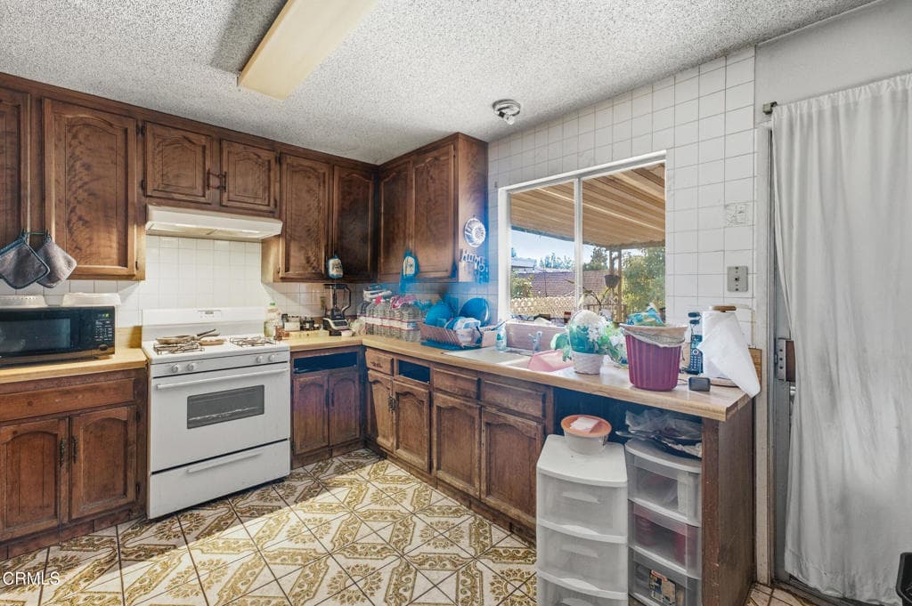 Home at 219 N 2nd Street, La Puente — photo 6 of 12