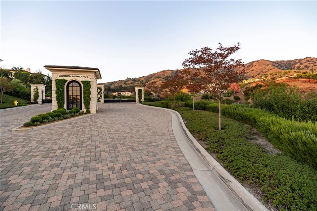 Home at 648 Gordon Highlands Road, Glendora — photo 3 of 12