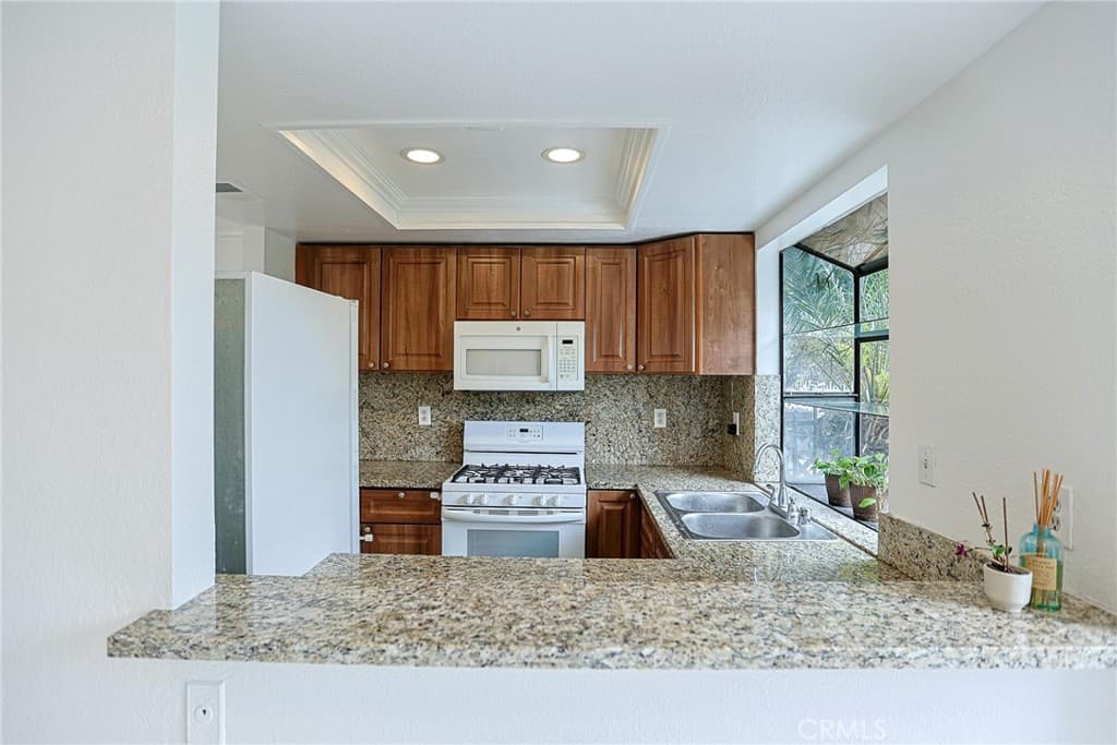 Townhouse at 1230 S Barranca Avenue F, Glendora — photo 5 of 12