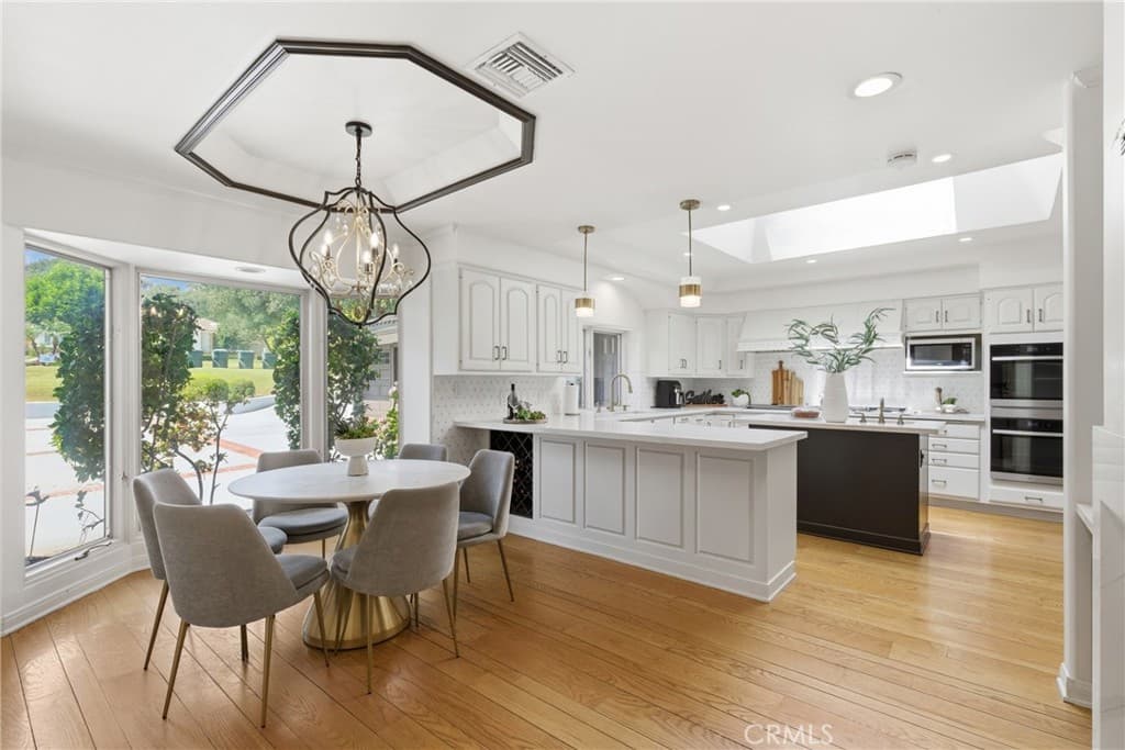 Home at 950 Hampton, Arcadia — photo 4 of 12