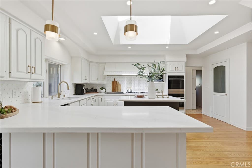 Home at 950 Hampton, Arcadia — photo 5 of 12