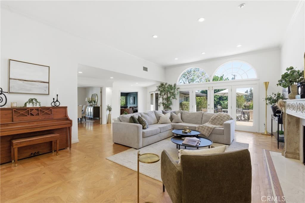 Home at 950 Hampton, Arcadia — photo 8 of 12