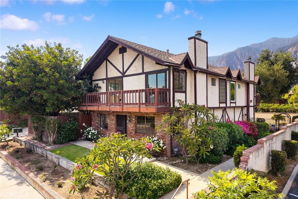 Townhouse at 81 W Montecito Avenue, Sierra Madre — photo 1 of 12