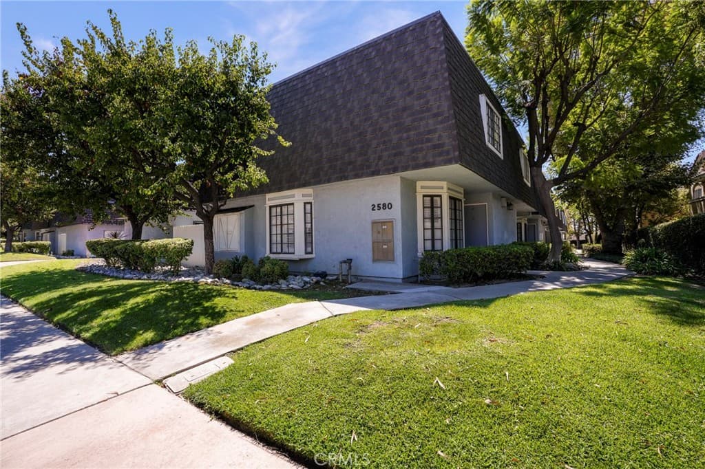Condo at 2580 Huntington, Duarte — photo 1 of 12