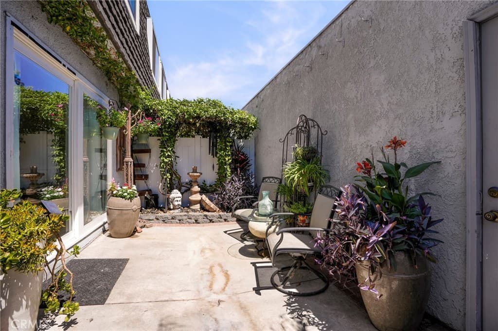 Condo at 2580 Huntington, Duarte — photo 2 of 12
