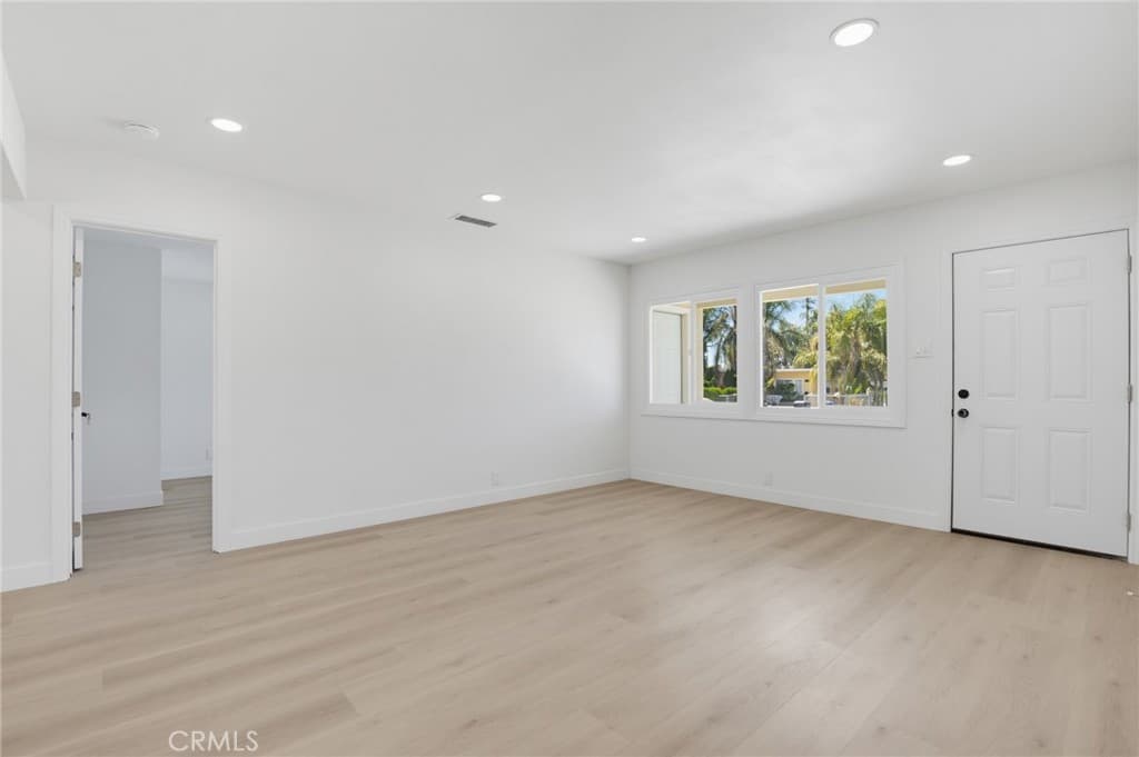 Home at 570 N East End Avenue, Pomona — photo 7 of 12