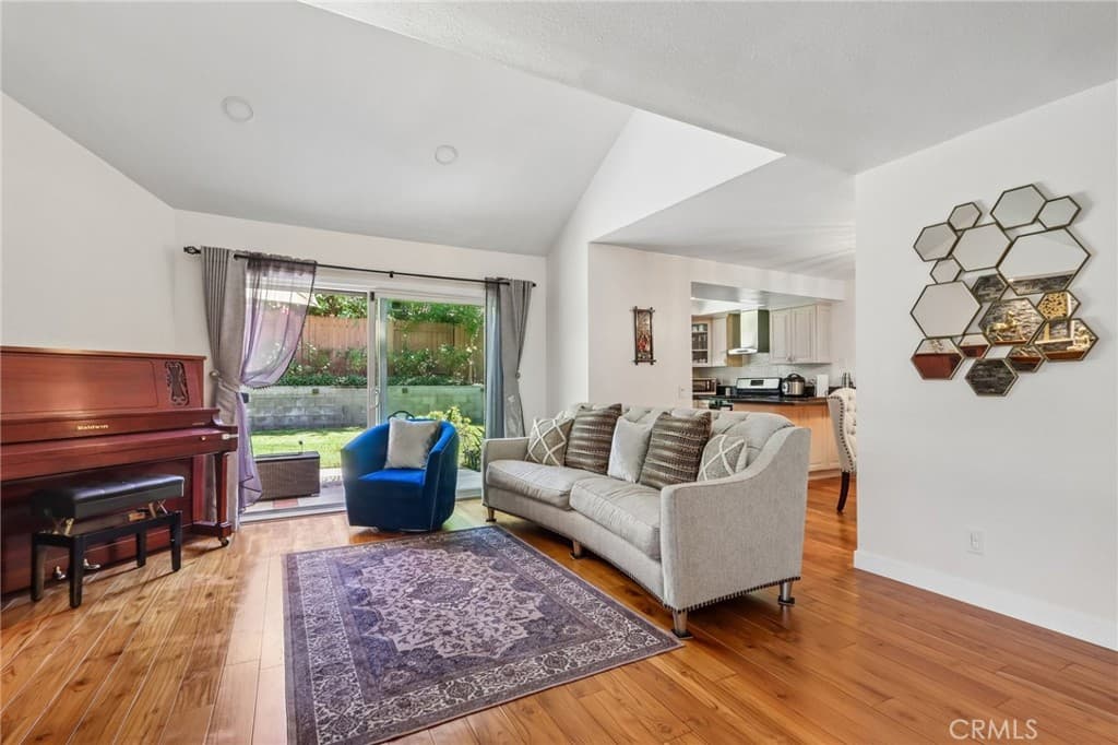 Townhouse at 904 S Canyon E, Monrovia — photo 4 of 12
