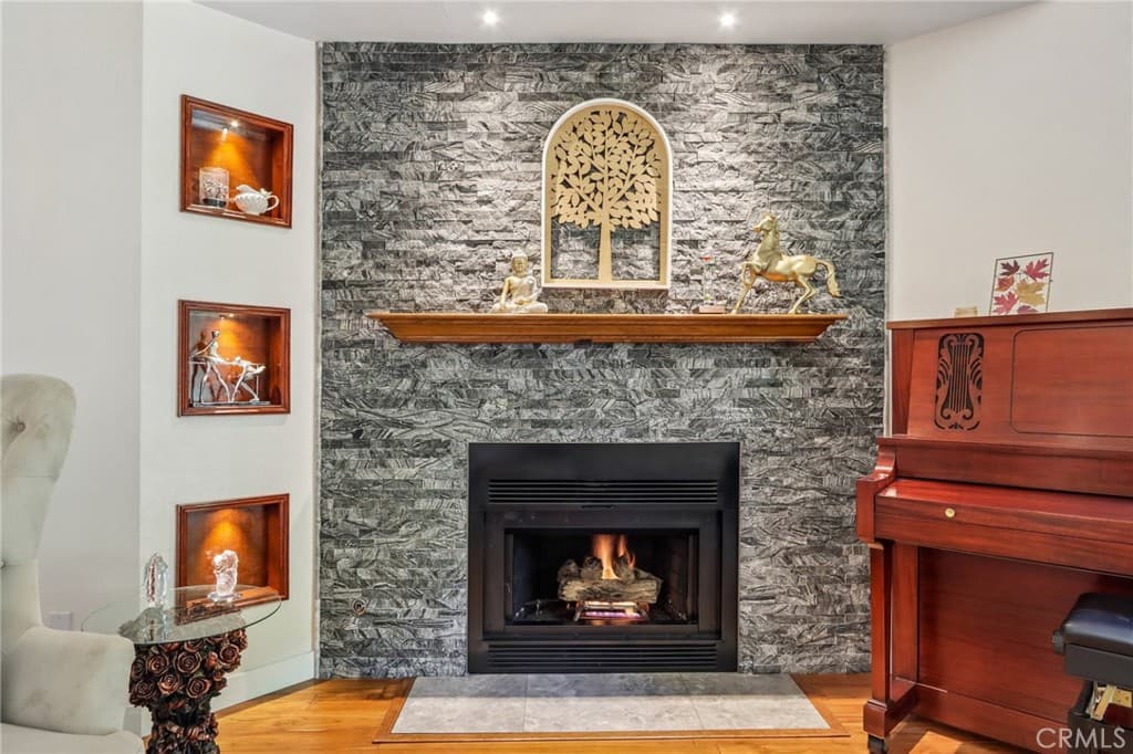 Townhouse at 904 S Canyon E, Monrovia — photo 5 of 12