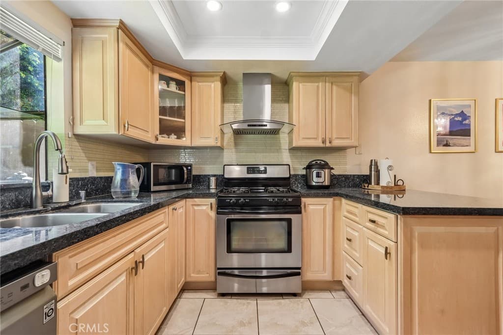Townhouse at 904 S Canyon E, Monrovia — photo 8 of 12