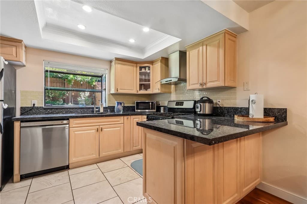Townhouse at 904 S Canyon E, Monrovia — photo 9 of 12