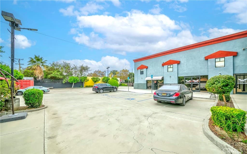 Home at 702 W Holt Avenue, Pomona — photo 3 of 12