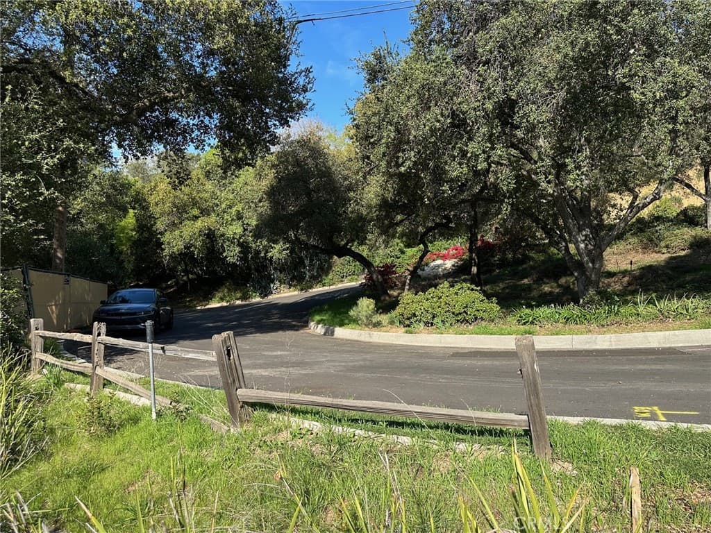 Home at 976 Ridgeside, Monrovia — photo 2 of 10