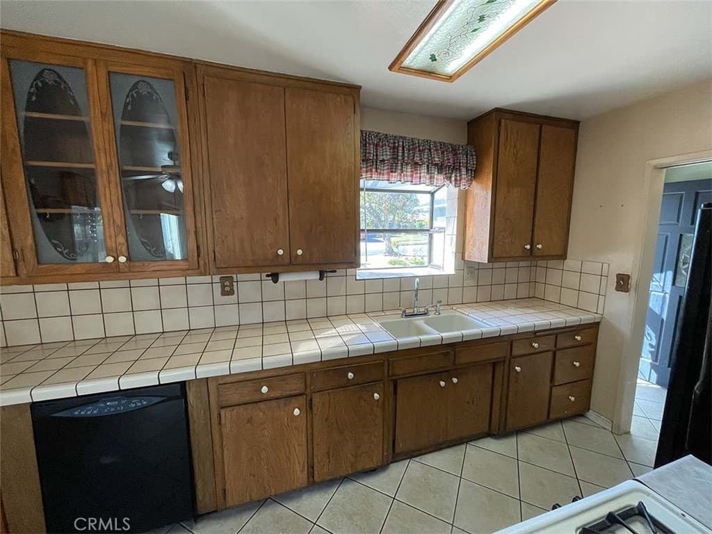 Home at 514 N Balton Avenue, San Dimas — photo 9 of 12