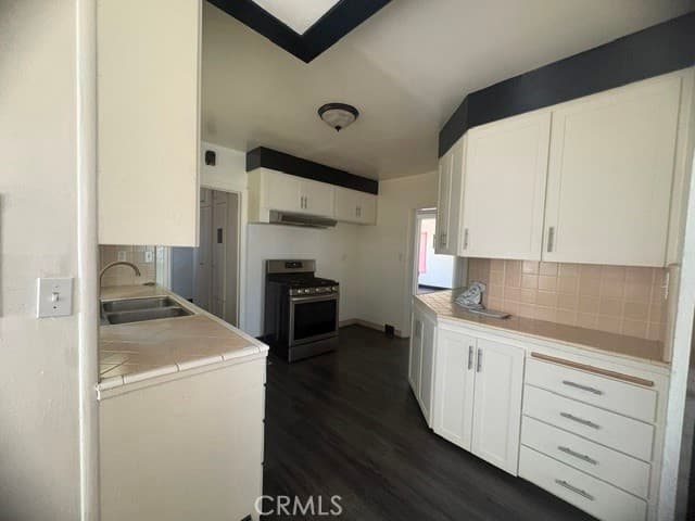 Home at 2196 N Orange Grove Avenue, Pomona — photo 6 of 12