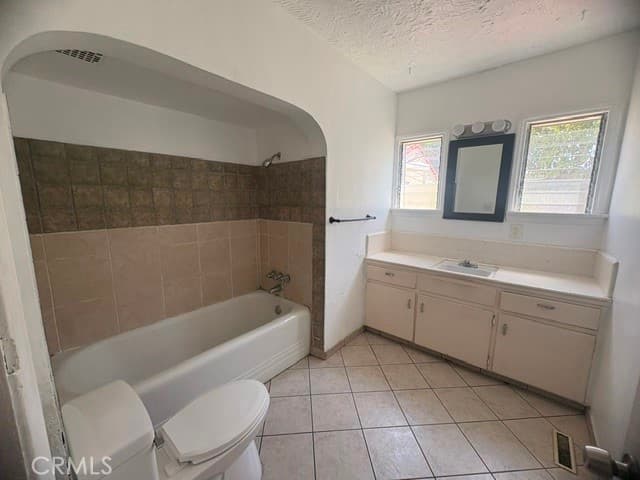 Home at 2196 N Orange Grove Avenue, Pomona — photo 9 of 12