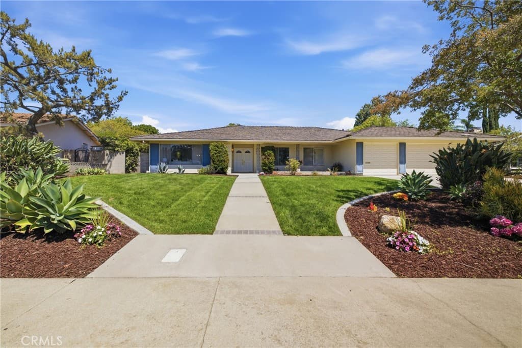 Home at 537 Redlands, Claremont — photo 2 of 12