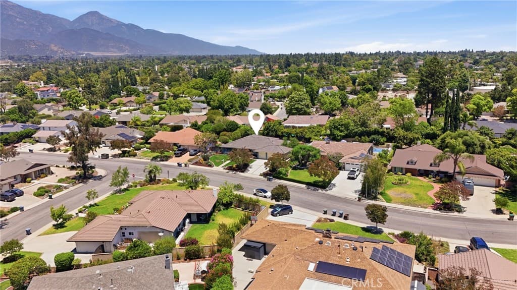 Home at 537 Redlands, Claremont — photo 7 of 12