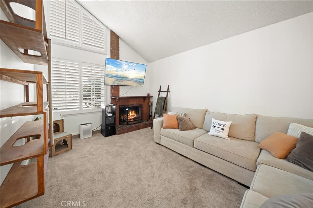 Home at 323 W Dawson Court, Glendora — photo 3 of 12