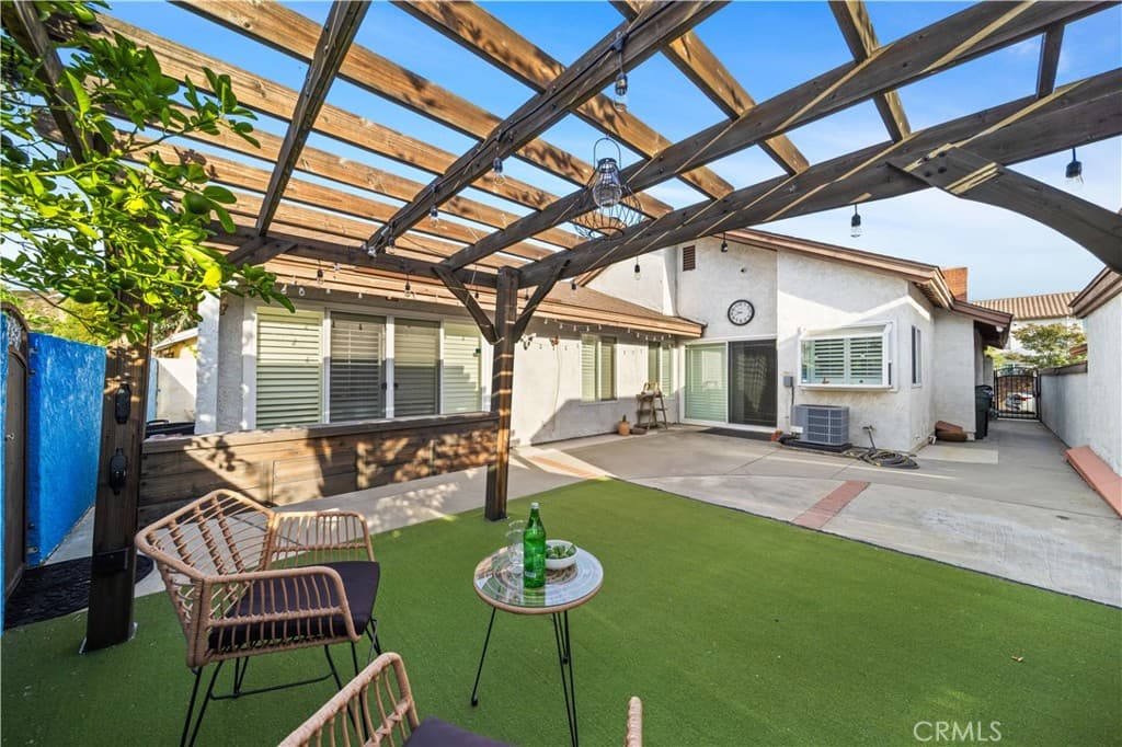 Home at 323 W Dawson Court, Glendora — photo 4 of 12