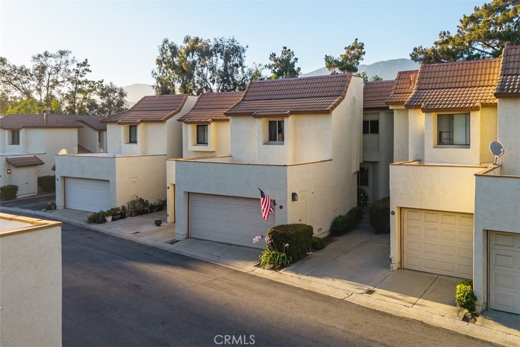 Townhouse at 875 Endicott, Claremont — photo 1 of 12