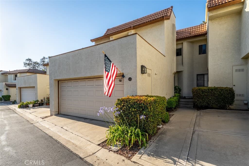 Townhouse at 875 Endicott, Claremont — photo 2 of 12