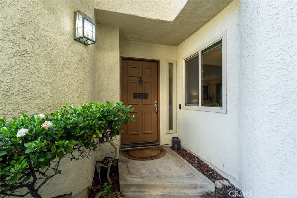 Townhouse at 875 Endicott, Claremont — photo 3 of 12
