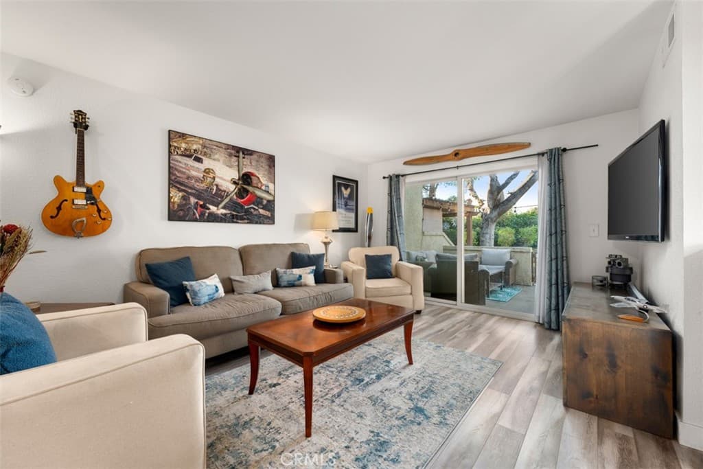 Townhouse at 875 Endicott, Claremont — photo 4 of 12