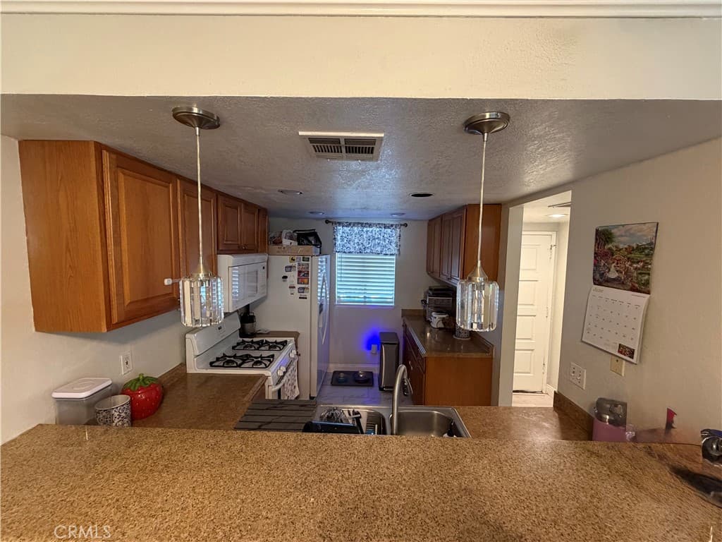 Condo at 630 Sycamore, Claremont — photo 4 of 12