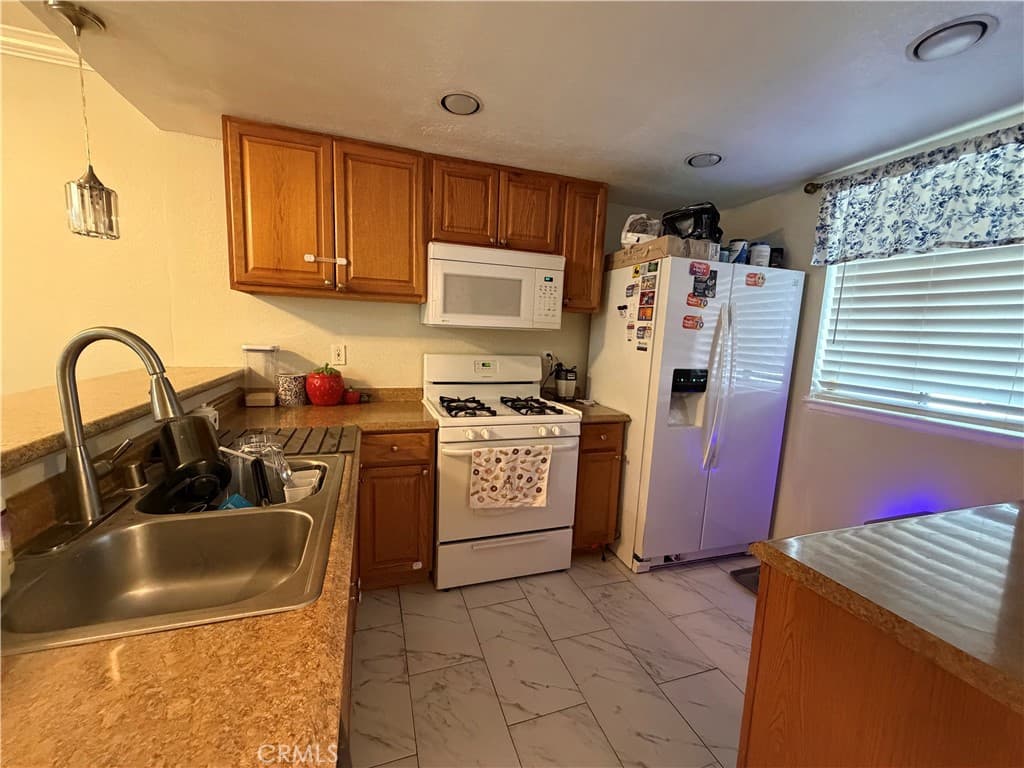 Condo at 630 Sycamore, Claremont — photo 5 of 12